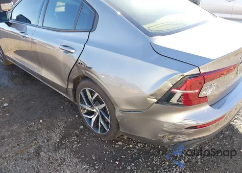 2019 Volvo S60 T5 Momentum z USA, uszkodzony, nr VIN 7JR102FK3KG006444